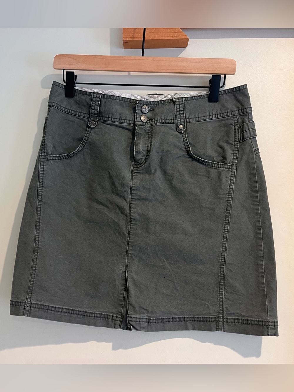 Columbia Cargo Utility Skirt Size Medium 8 Green Stretch Outdoor Khaki